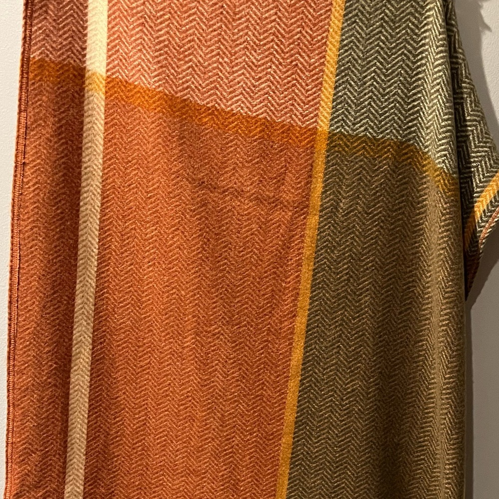 C Est. 1946 OS One Size Plaid Poncho Frayed hem Melon / Harvest Colors - Picture 3 of 6